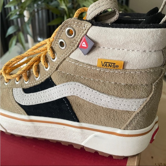 VANS Sk8-Hi Mte-2 Size 7 - Picture 4 of 12